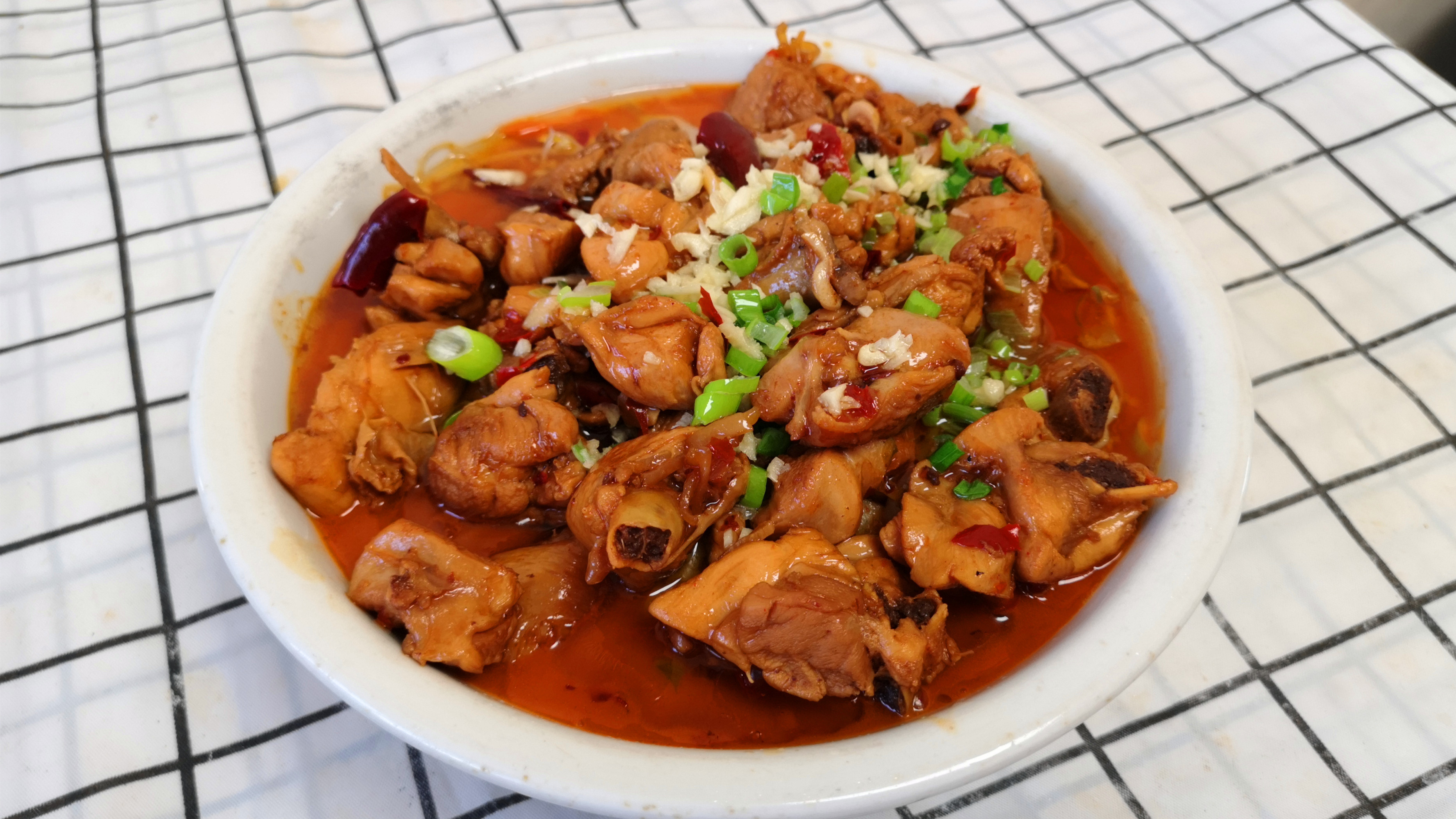 水煮鸡肉的做法原来这么简单,学会这个窍门,好吃到连汤汁都不剩