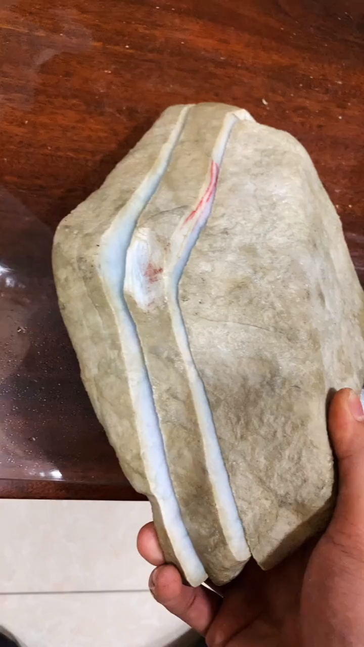 包浆皮木那翡翠原石,切开出奇迹了吗?-度小视