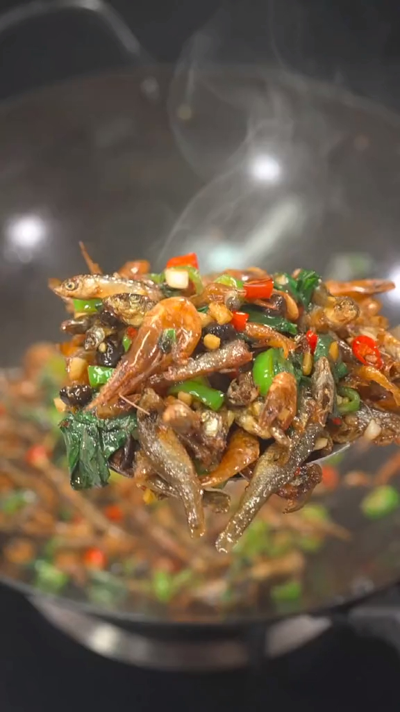 湖南有名的小鱼炒小虾这样做才够味才下饭-度小视