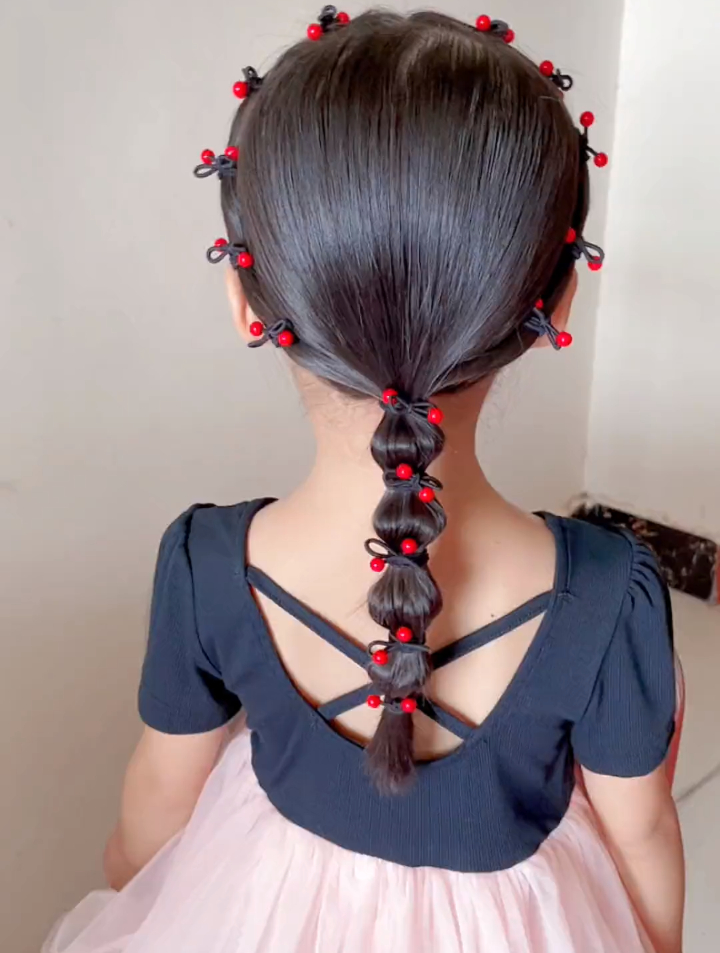 简简单单的儿童马尾泡泡辫教程分享,宝妈们快收藏-度小视