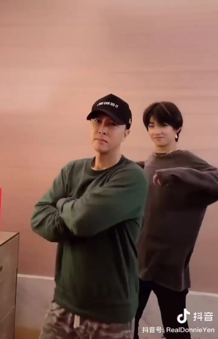 甄子丹和林秋楠师徒俩