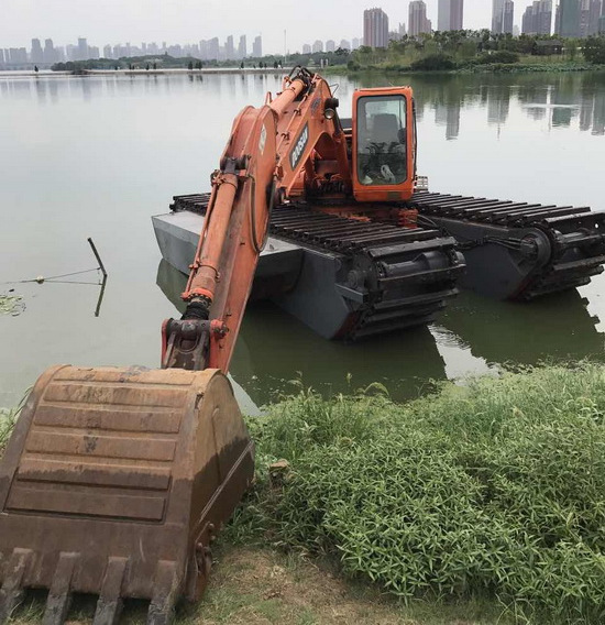 船挖机跟陆地挖掘机的区别