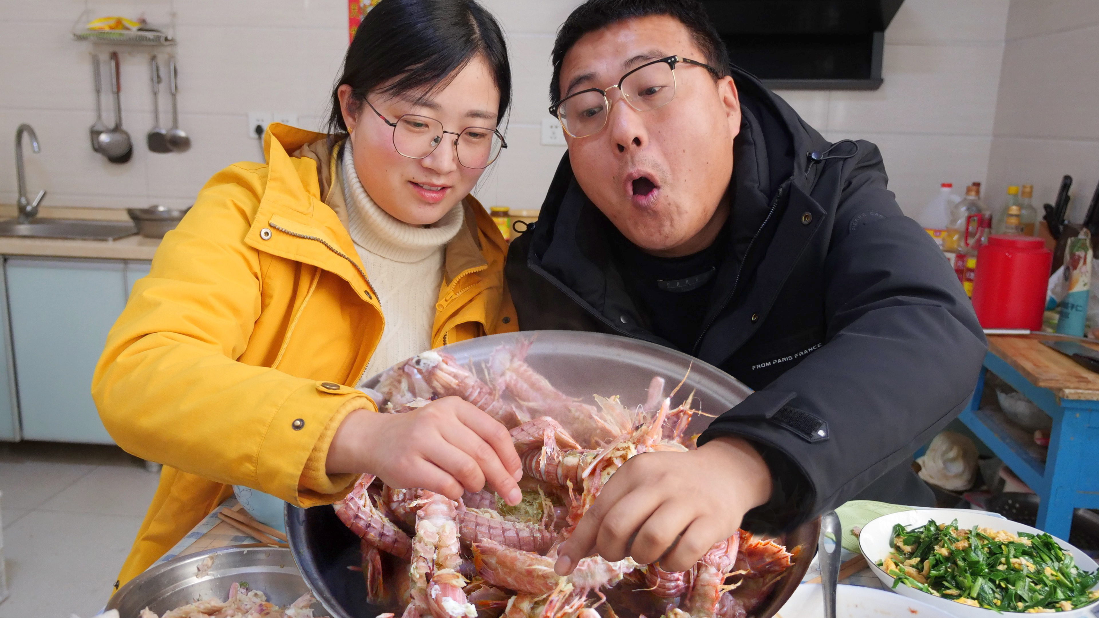 地道渔民教你皮皮虾的正确吃法!孔雀开春下蛋大梅想自己孵化?