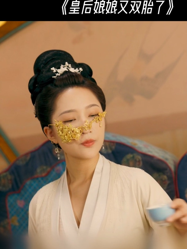 贵妃暗藏心机,于敬酒之际大胆摘掉丑皇后面具