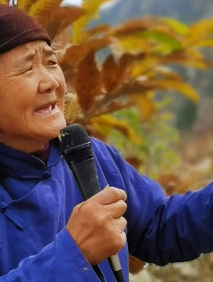 沒牙老太太唱一首.愛久了才會懂.送給大家,希望大家喜歡-度小視