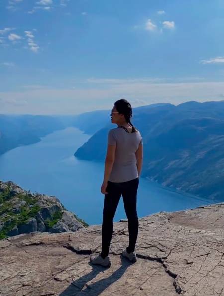 挪威:布道石是三块奇石徒步过程中唯一可以直立行走的一条路线