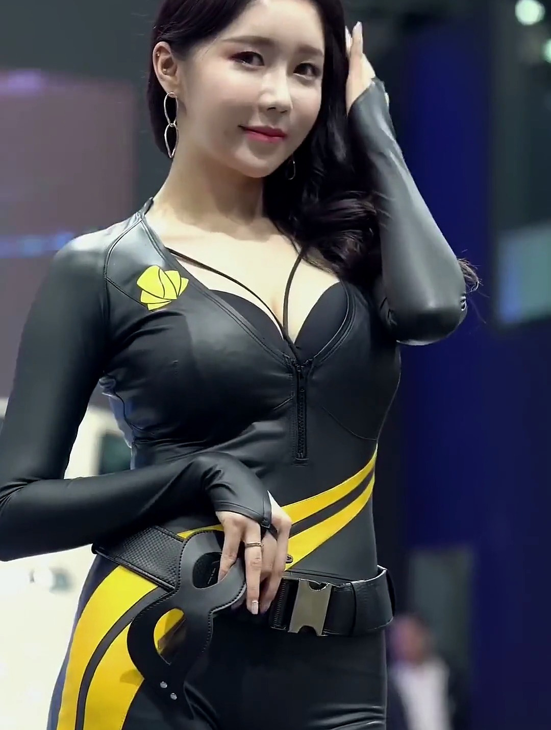 车模小姐姐 完美身材 性感丰满-度小视