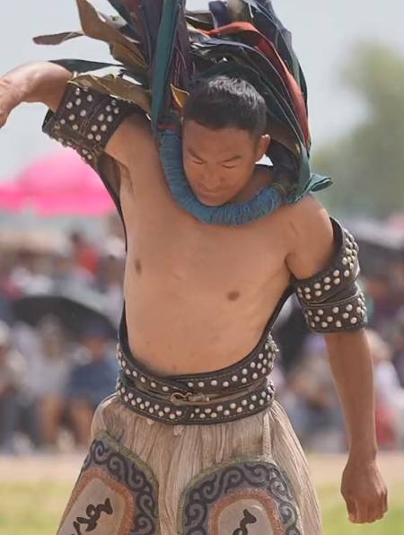 祝贺 乌力吉巴特尔 今天又一次夺冠-度小视