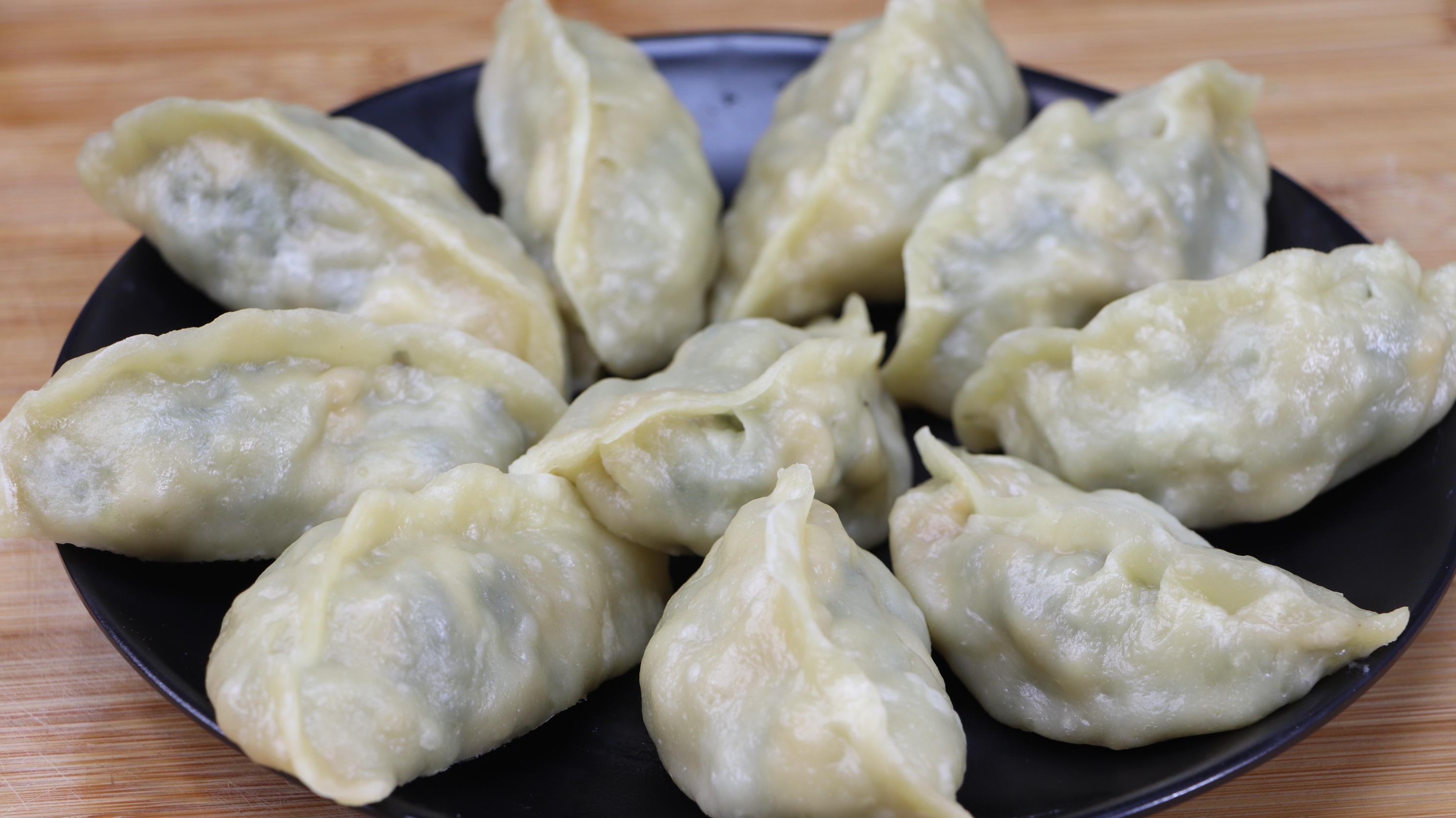 2天不吃就馋这个大蒸饺,不用发面不用等,皮软馅多,凉了也柔软