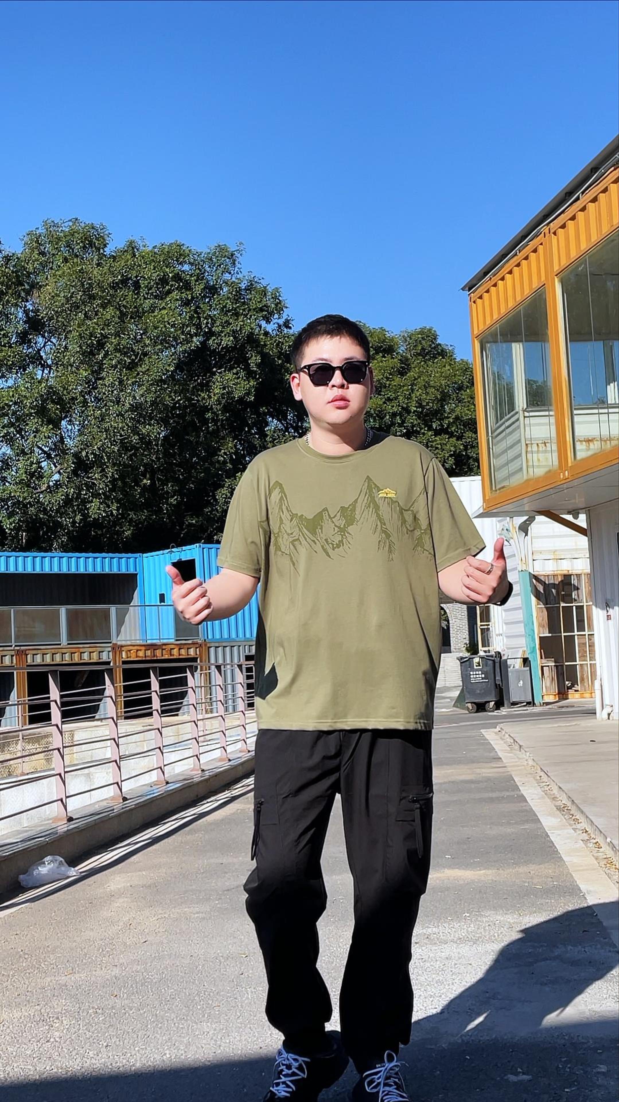 谁说胖哥只能穿纯色t恤,花里胡哨t恤也很帅!潮胖专属230斤可穿