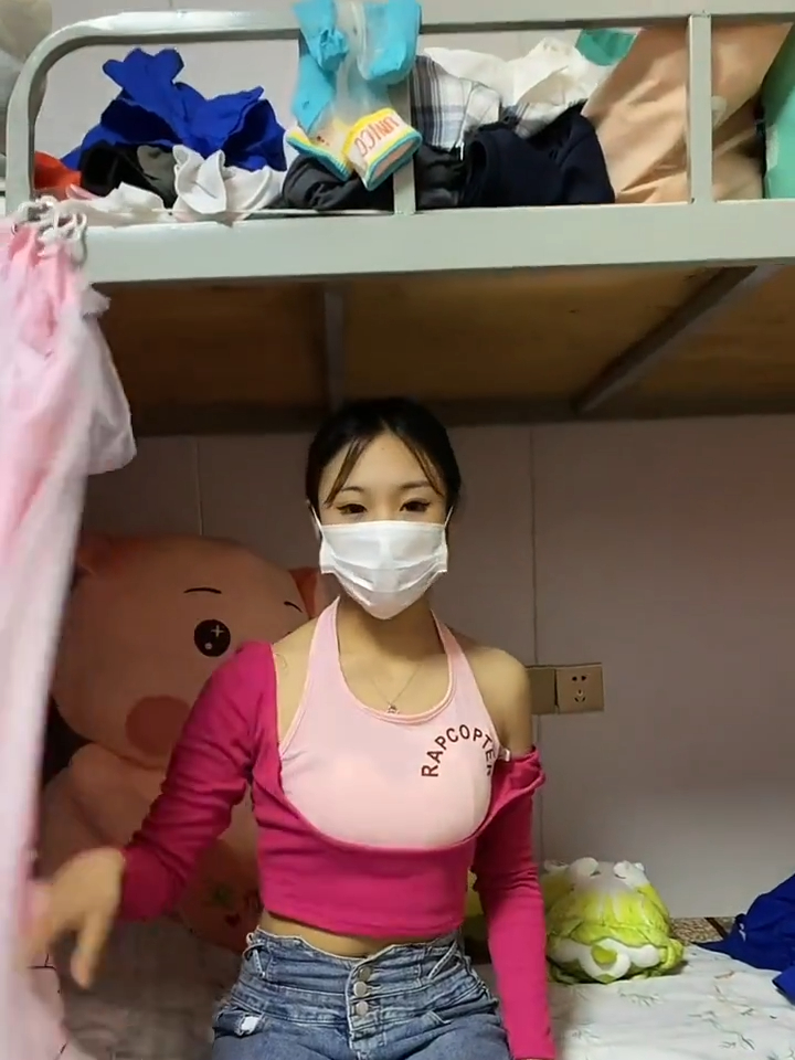 厂里女孩子都比较单纯,从来也不要求男朋友给她买房买