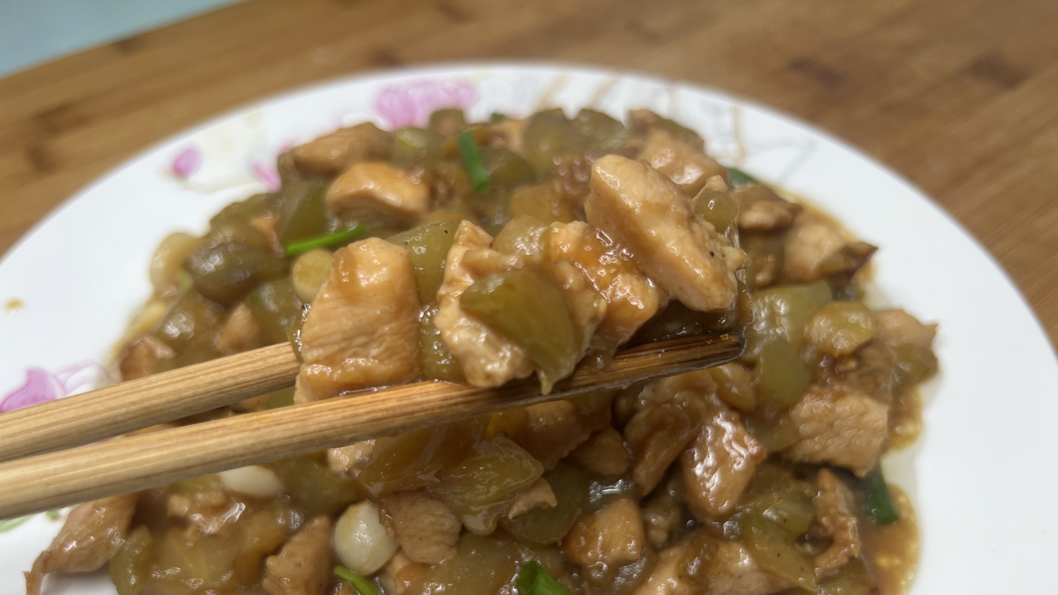 一个圆茄子,一块鸡胸肉,原来可以这么好吃,鸡肉嫩滑,茄子软烂