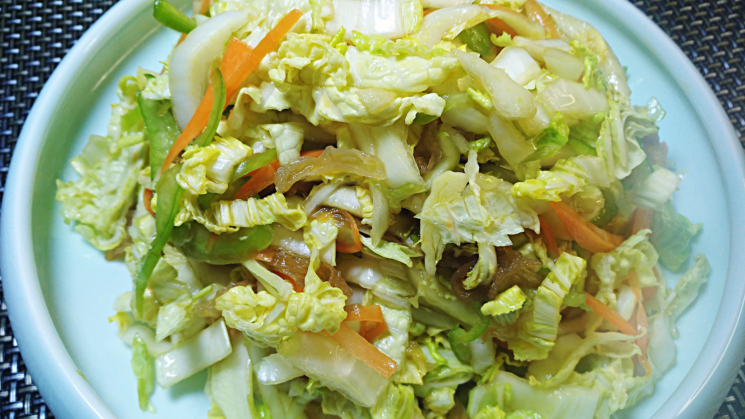 白菜芯拌海蜇,鲜香清脆酸辣适口,春节吃的油腻了来个清凉小菜吧