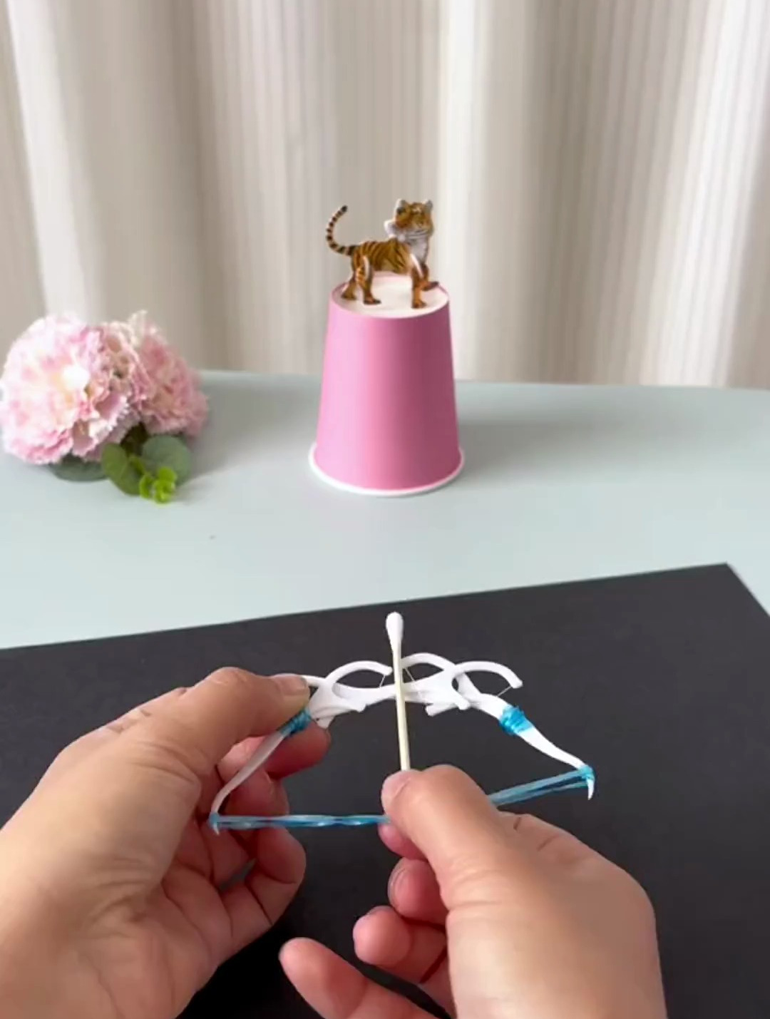 用4个牙线制作好玩的弓箭,带孩子一起试试吧