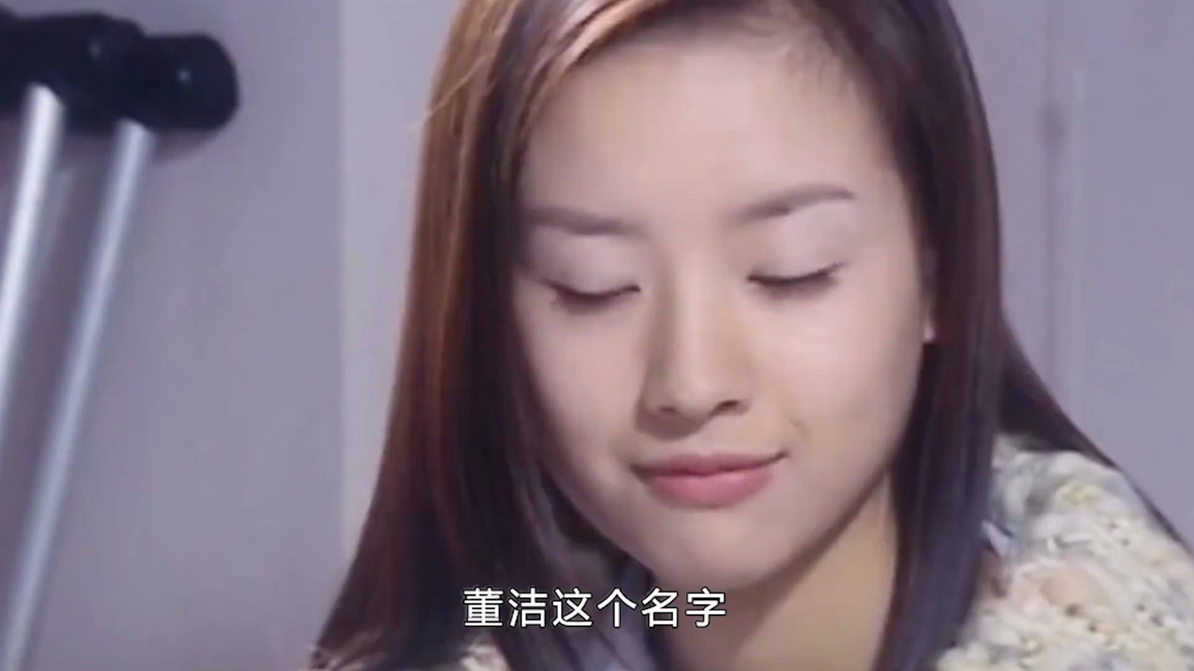 董洁直播大秀身材!紧身裤完美彰显纤细大长腿,网友:干瘪没肉感