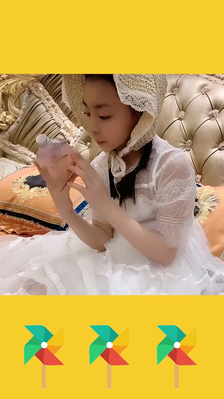 童模焱娃娃果然是富二代,看到这新款奶瓶,真是令人羡慕啊