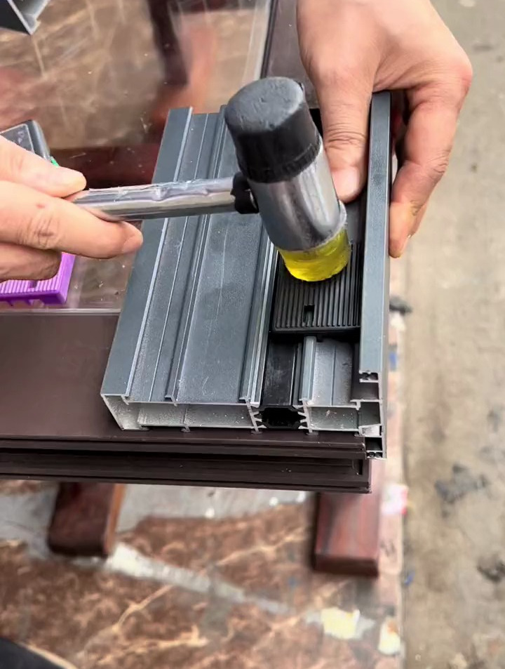 门窗安装卡槽玻璃垫块卡紧筋位防滑设计安装大玻璃更方便!