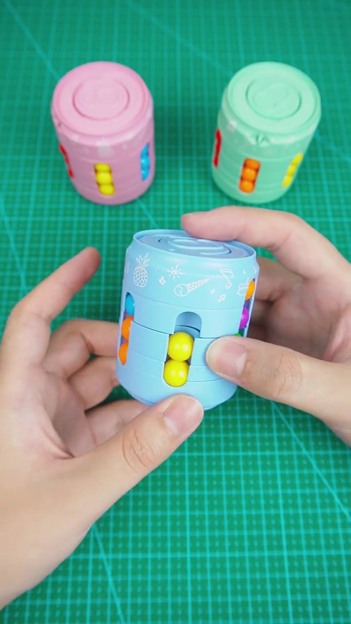 可以随时拿出来玩的易拉罐魔方,可以锻炼孩子的逻辑思维能力-度小视