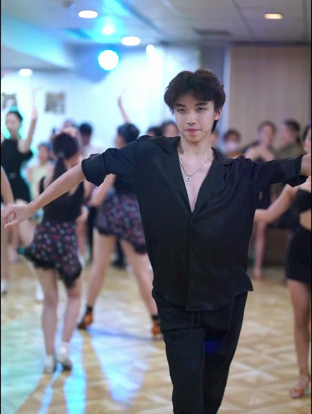 讲真,跳拉丁舞的男孩子既酷又帅!