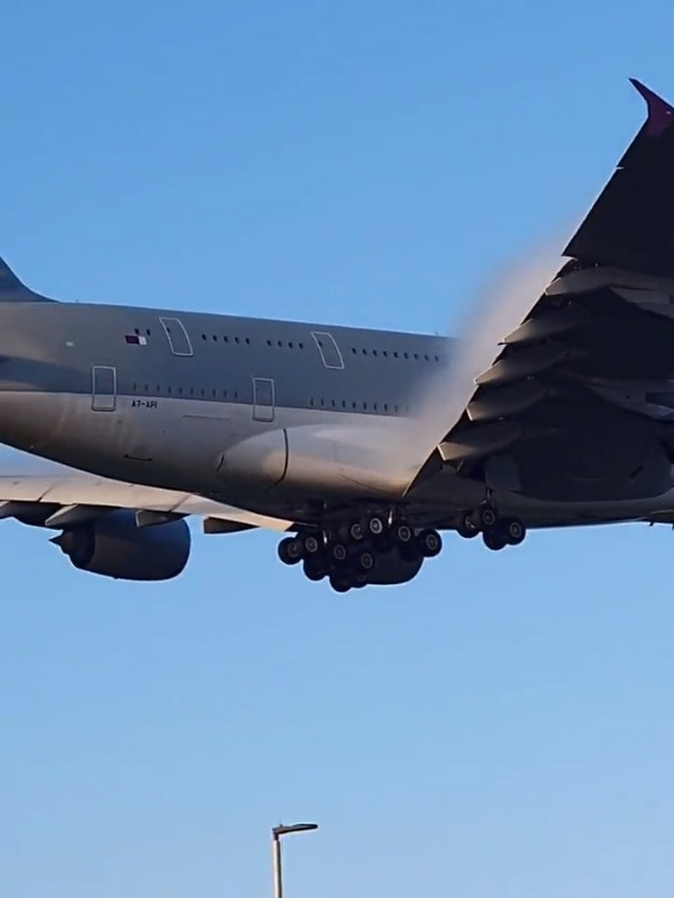 带来一片云彩a380进近降落