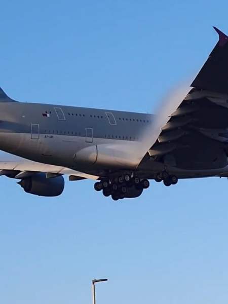 带来一片云彩a380进近降落