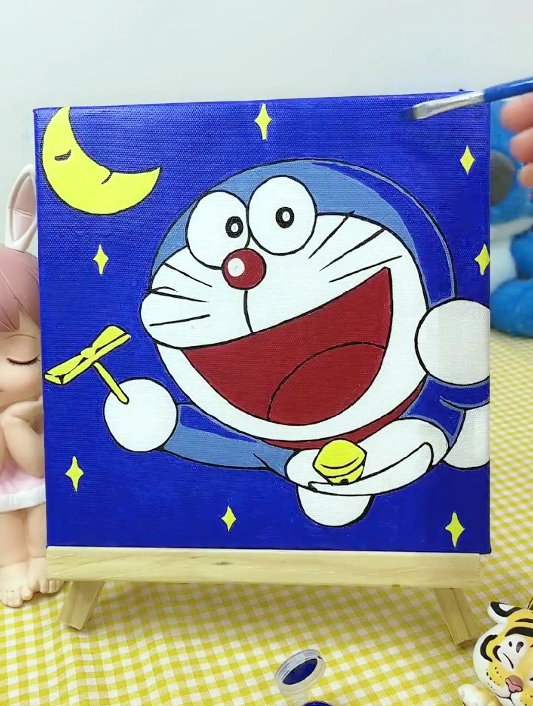 爱涂鸦是宝宝的天性,给她一幅填色油画尽情涂鸦,满满的成就感