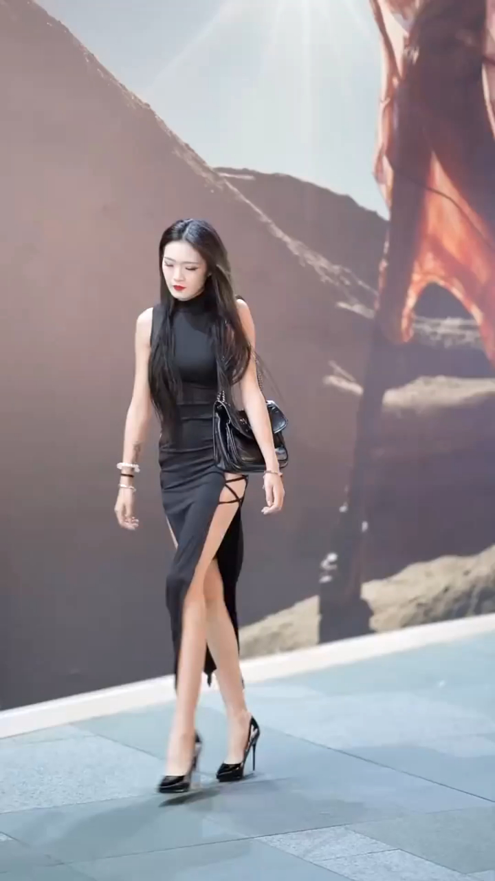 小爱和子睿逛成都太古里好多美女在街拍