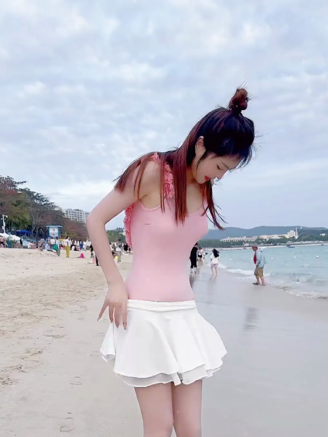 泳装美女演绎夏日激情与活力