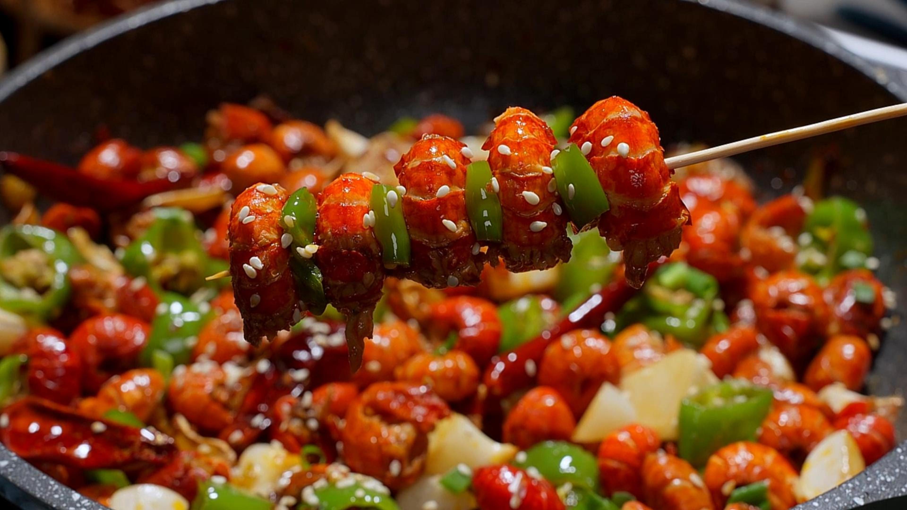 爆炒麻辣龙虾尾,香辣入味,颜色红亮,看看都流口水