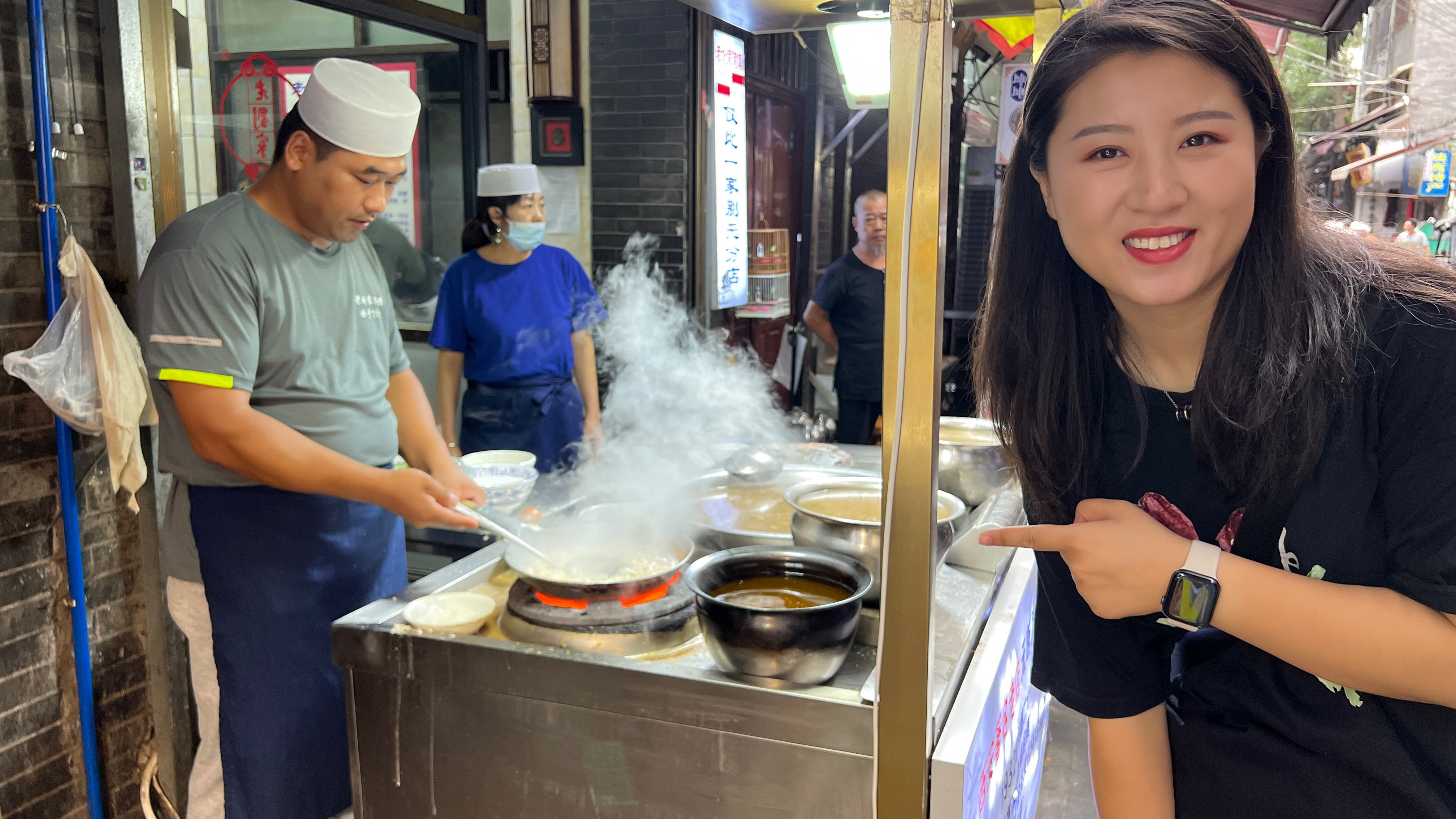 陕西西安牛羊肉泡馍,优质的40一碗,掰了一小时吃了10分钟