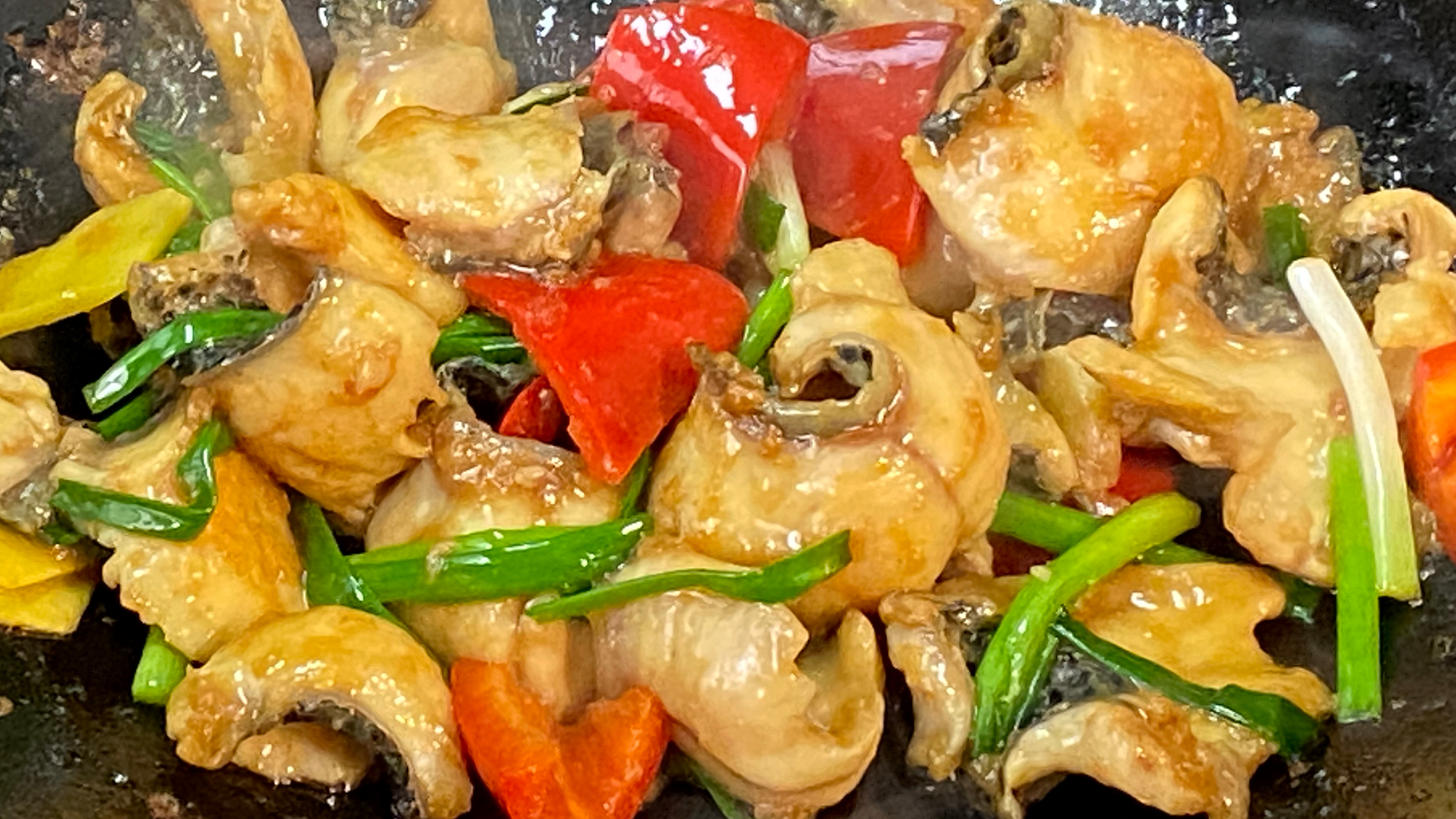 广东名菜生炒鱼片，一口下去鱼肉香嫩爽滑，做法简单好吃熟得快