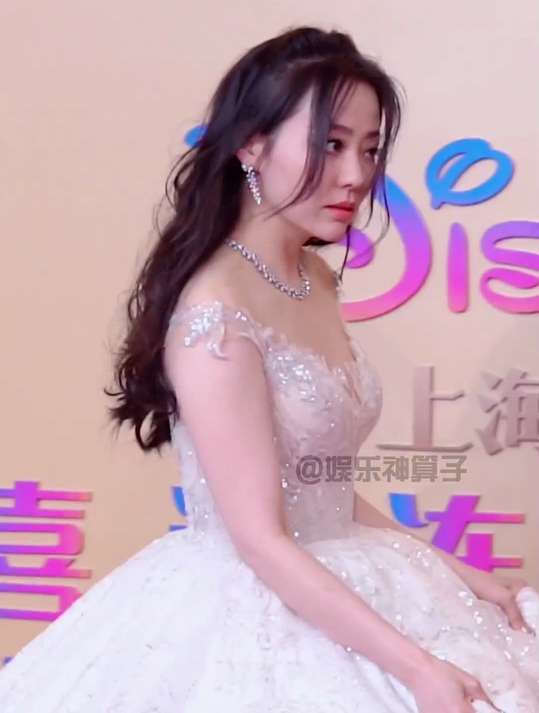 张靓颖白色礼服婚纱裙好美