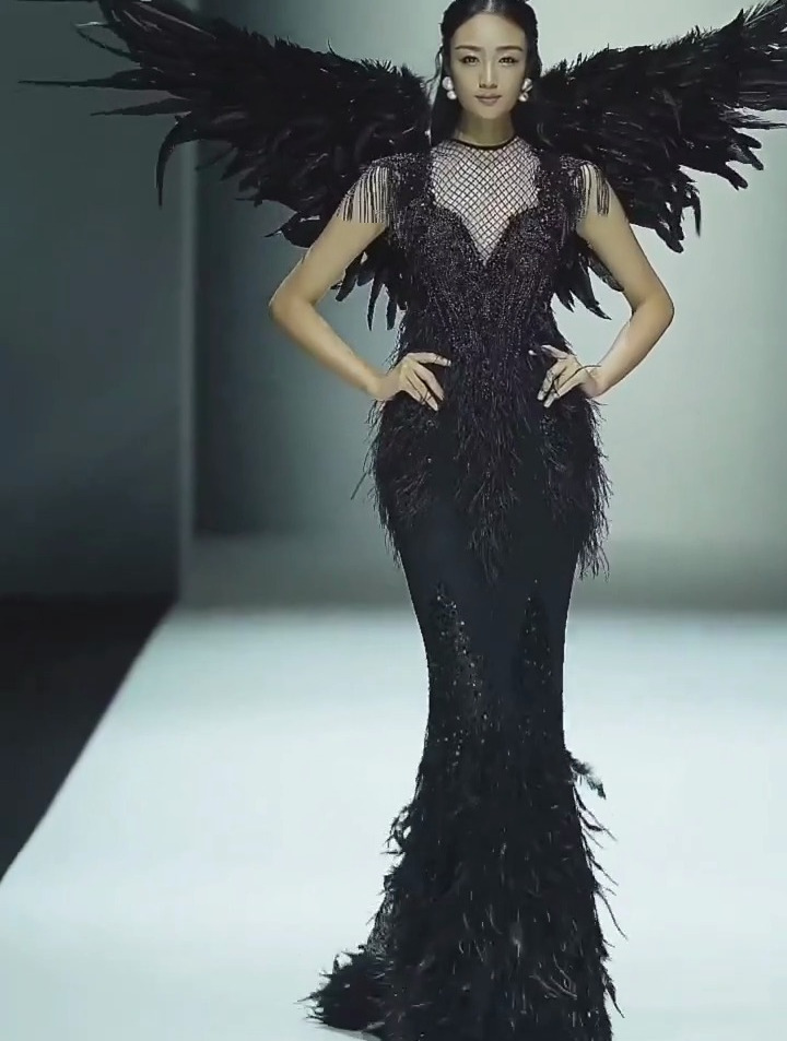 模特陈婷婷天使装扮走秀