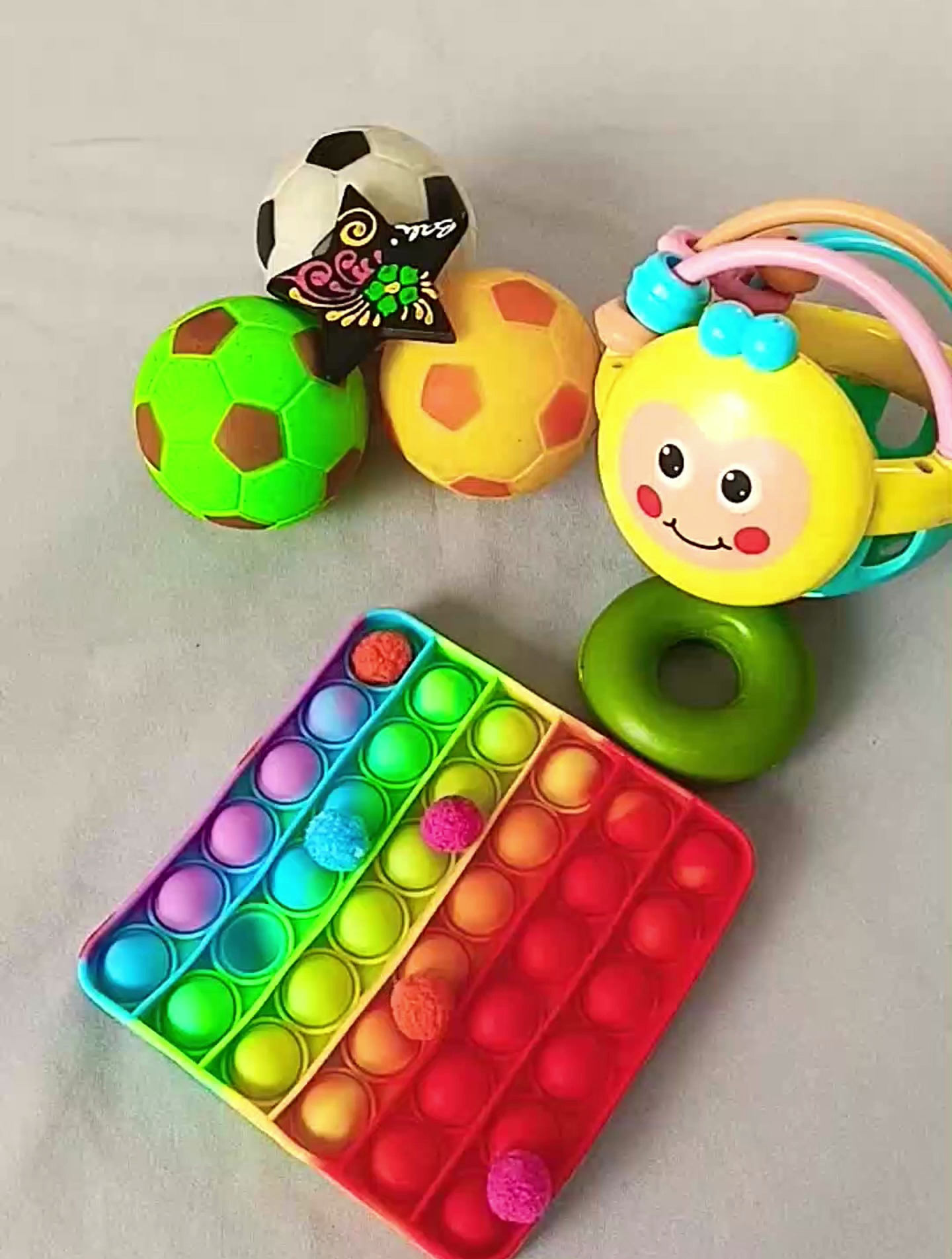 解压玩具足球盘子
