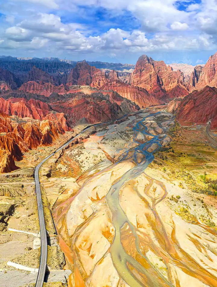 航拍 最美公路 新疆 库车独库公路地貌风光 风景