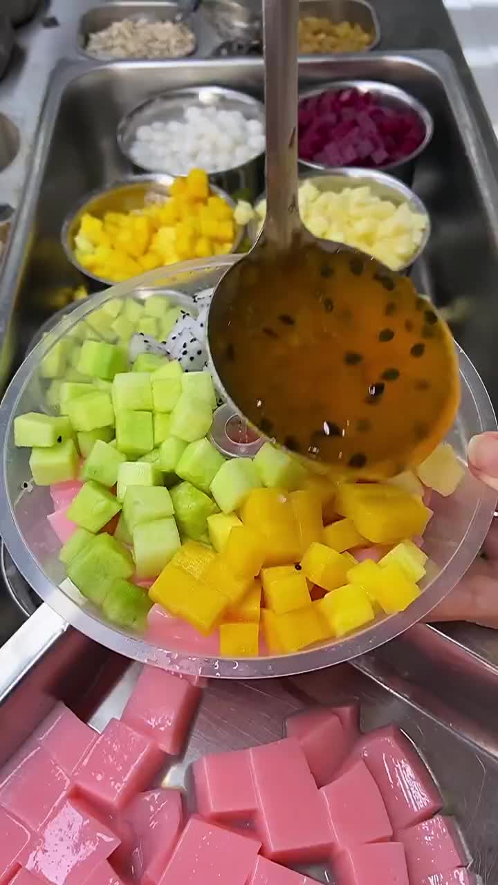 摆摊最靓的仔冒烟水果杯来上一杯 仙气飘飘-度小视