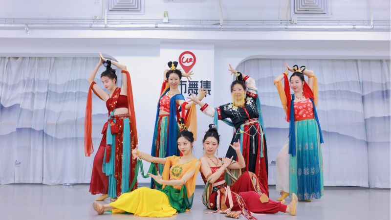 敦煌古典舞《画壁绝响》，轻盈婀娜的舞姿 有着浓浓的西域风情,舞蹈,艺术舞蹈,好看视频