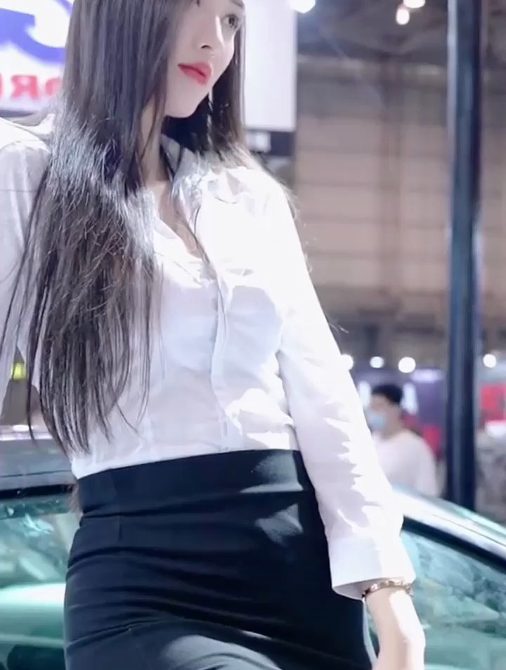 一线车模王语会 1997年出生安徽 美女小姐姐