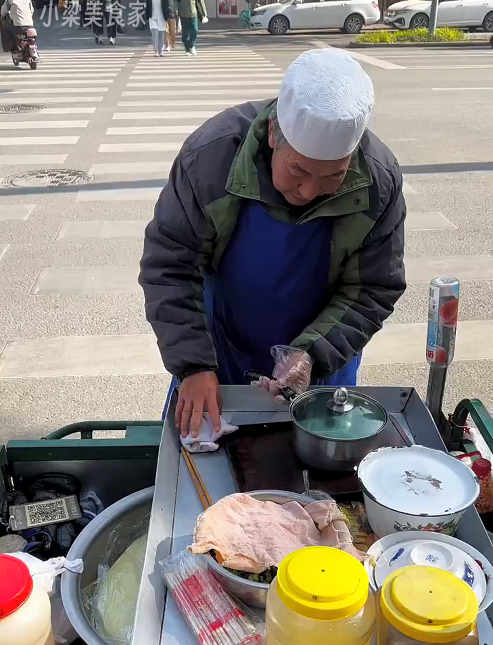 陕西街头随处可见的三轮车凉皮,你尝过吗?