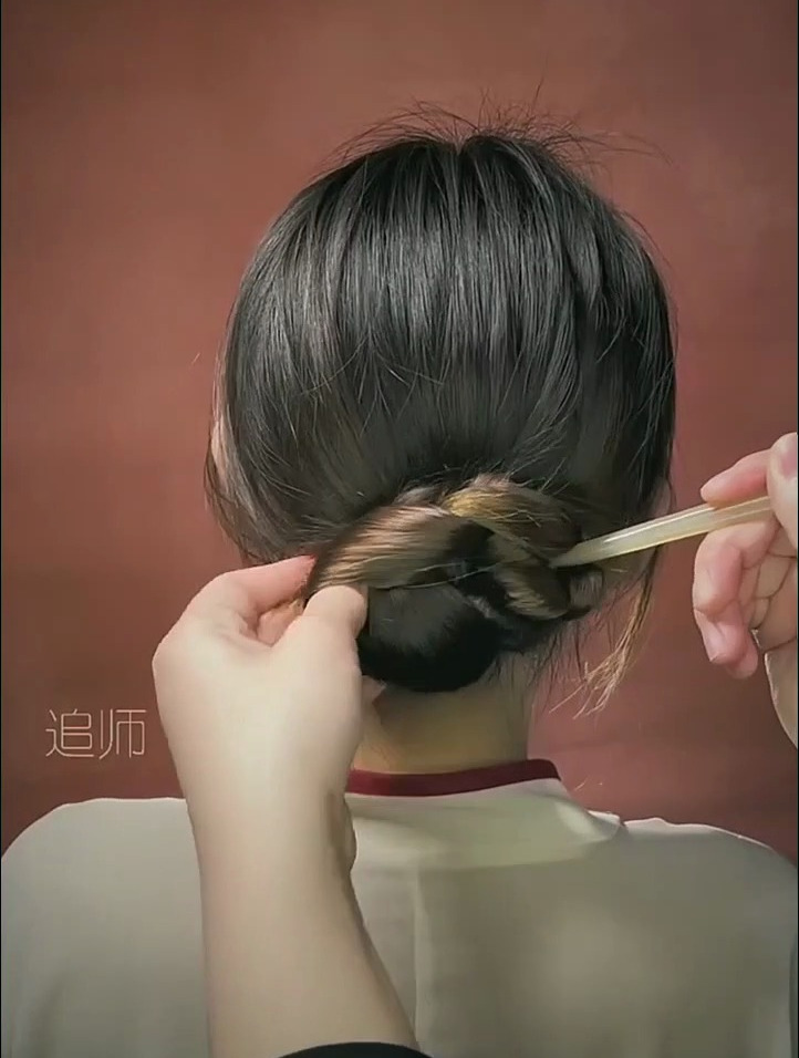 麻花辫盘发教程,妥妥的气质型美女