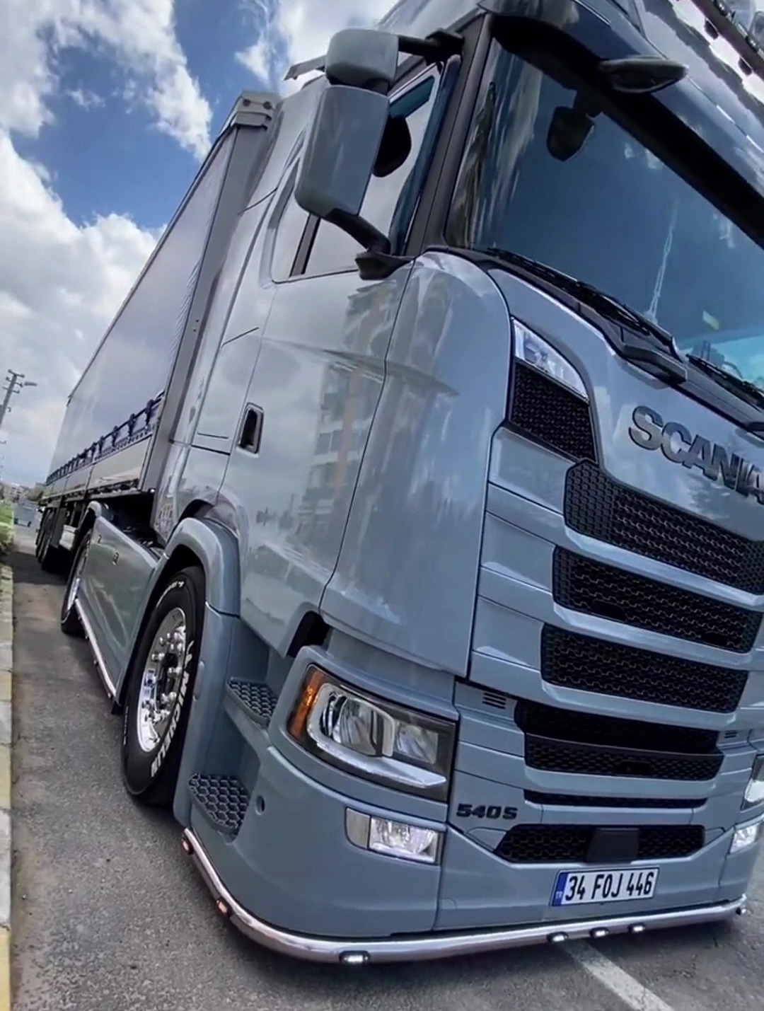 水泥灰的斯堪尼亚,大家肯定没有见过,太帅了