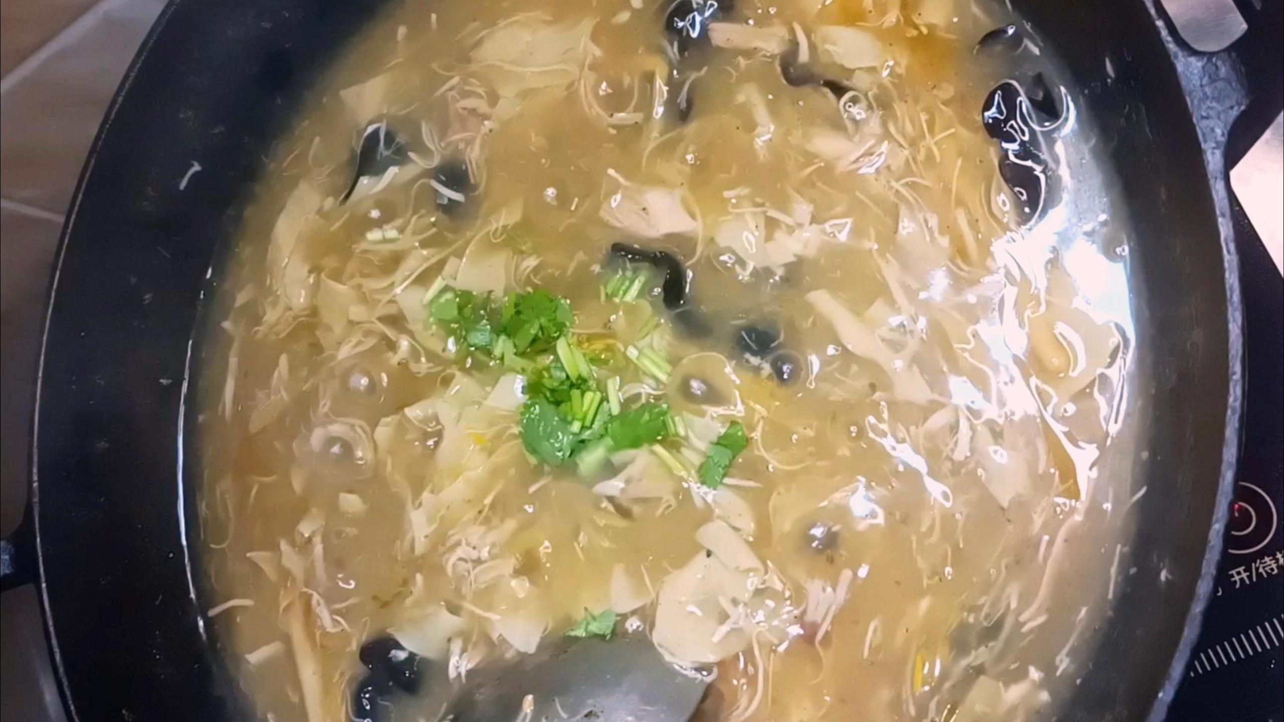 胡辣汤新做法,鸡丝胡辣汤你喝过吗?香辣过瘾