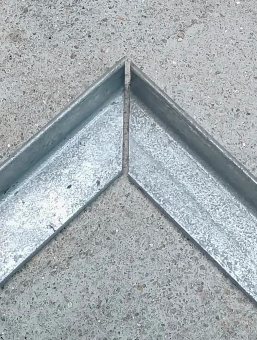 两个v型钢板如何焊接成90度直角?老师傅这一方法太牛了!