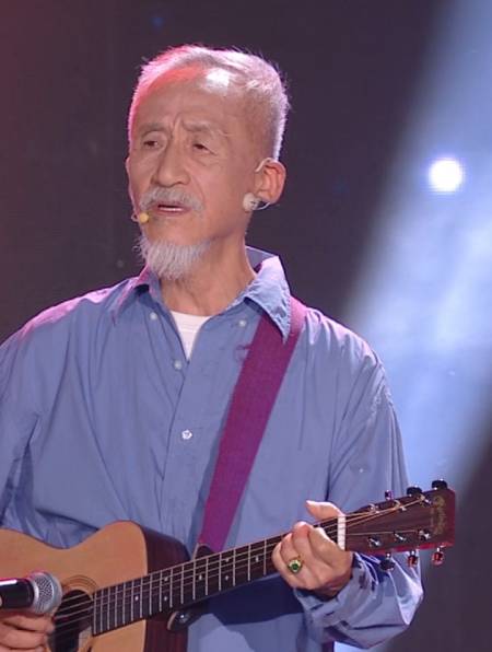 80岁中国台湾音乐人陈彼得把辛弃疾的词《青玉案 61元夕》唱成了歌