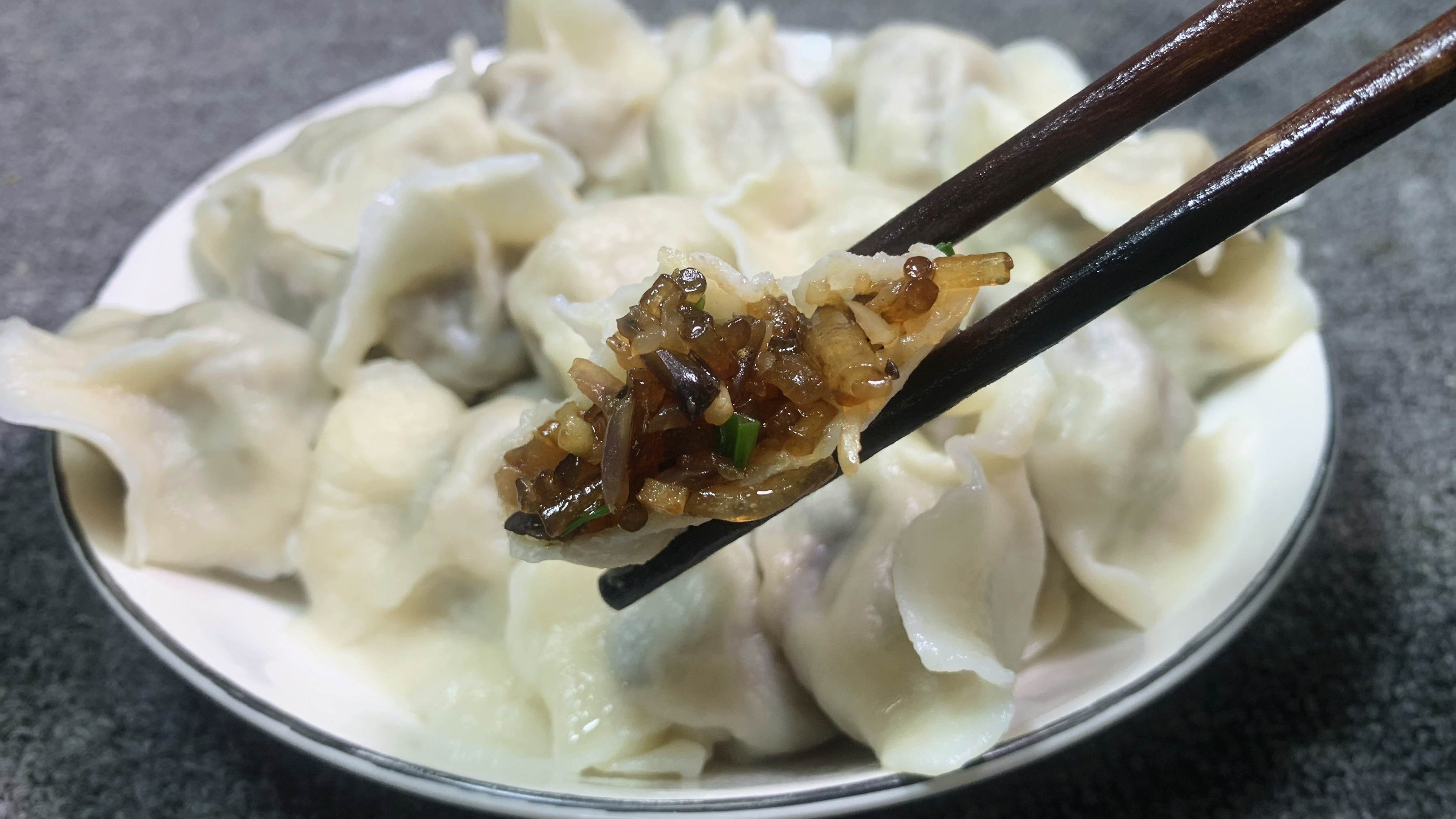 冬天吃素萝卜馅真香，教你调馅技巧，不放鸡蛋不放肉，皮薄馅鲜