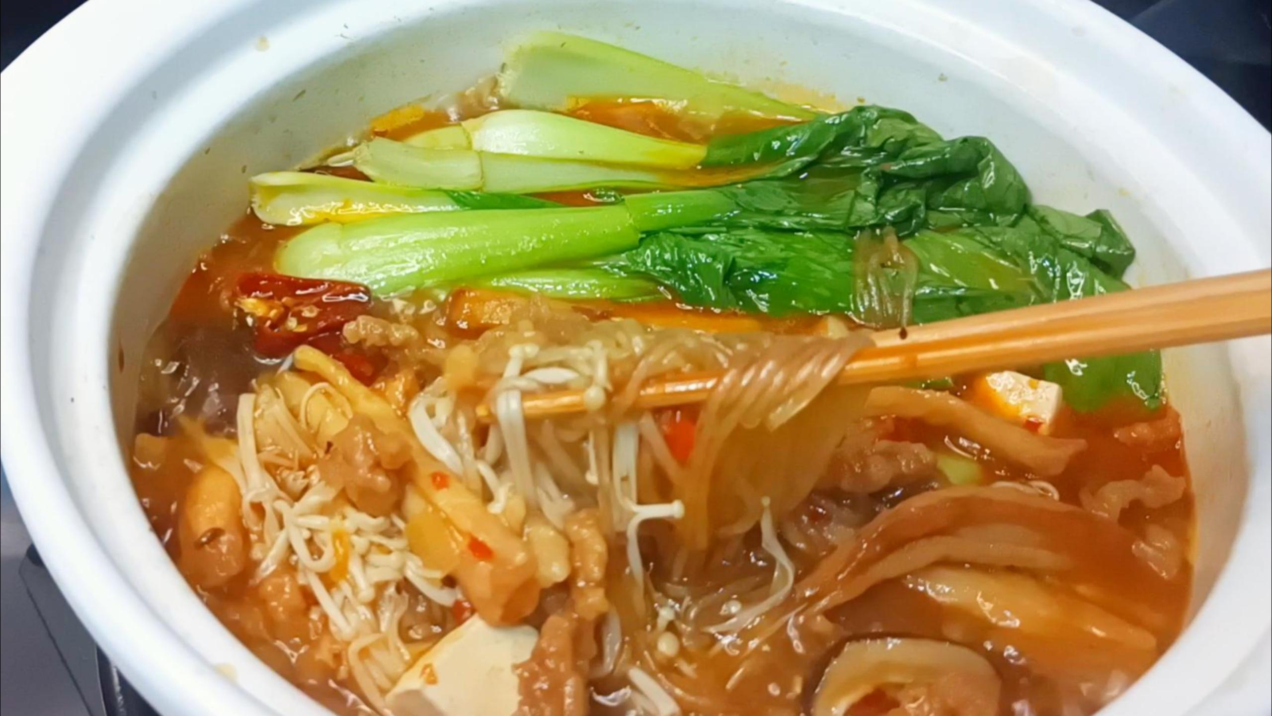 不知道吃什么,就做这个好吃的莲藕砂锅煲