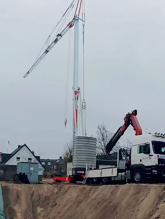 移动式汽车塔吊,走到哪吊到哪!