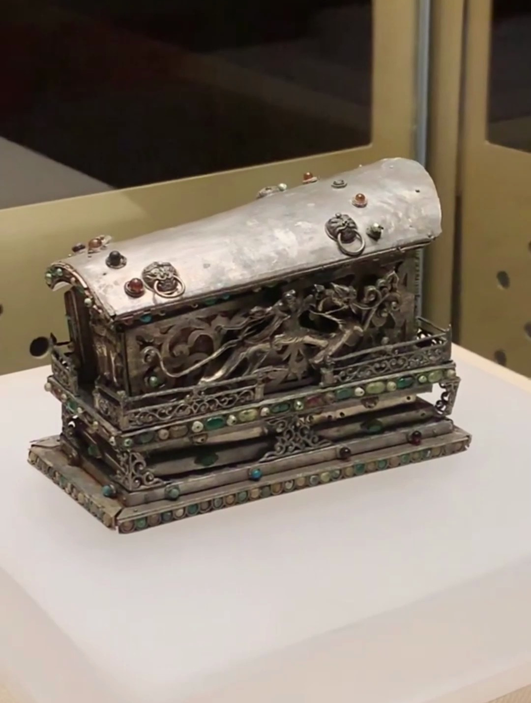 一千年前夭折的婴儿金棺,做工精致价格不菲!