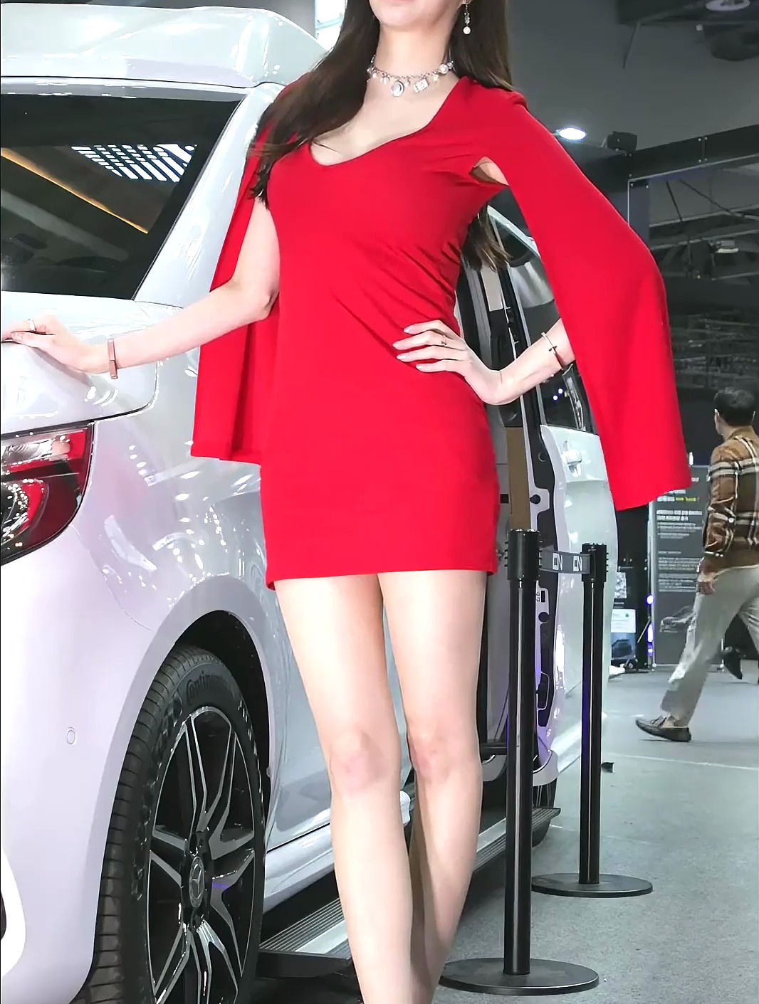 韩国美女车模,陆艺珠气质小姐姐,车展靓丽的风景线