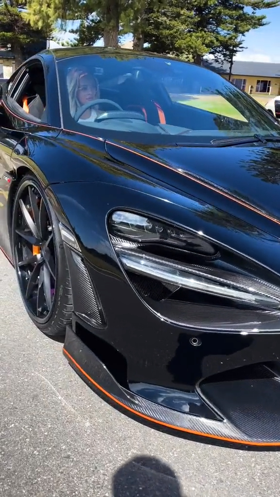 迈凯轮的蝴蝶门真是太好看了!